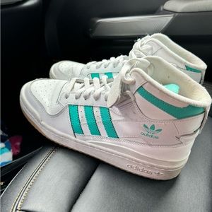Adidas Sneakers